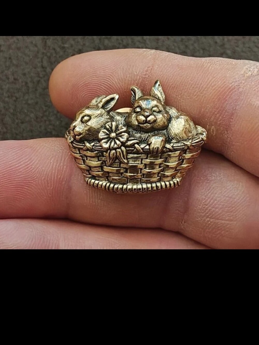 1990 Avon "Basket of Love" Featuring Two Bunnies In a Basket Gold Tone Brooch.